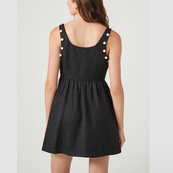 Mini black dress pearls details - Picture 3 of 5